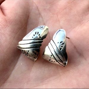 Cute curved Navajo silver earrings